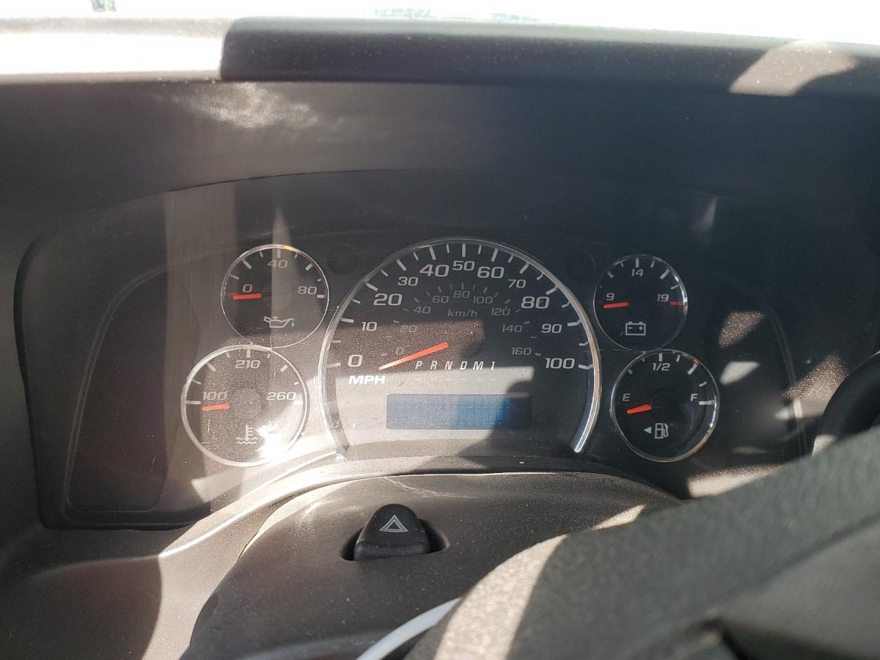 2015 Chevrolet Express - Image 9