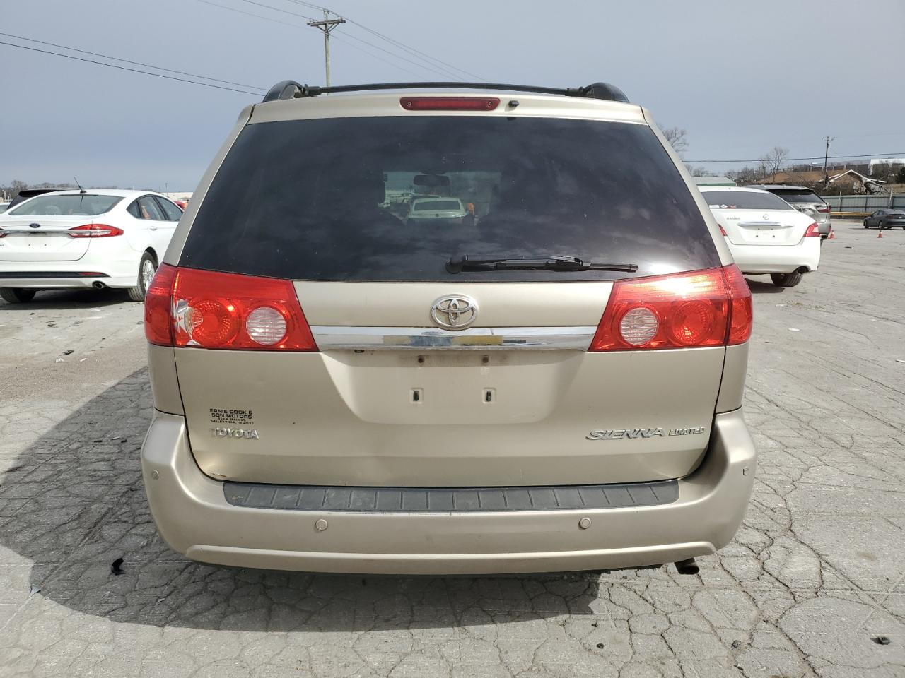 2010 Toyota Sienna - Image 6