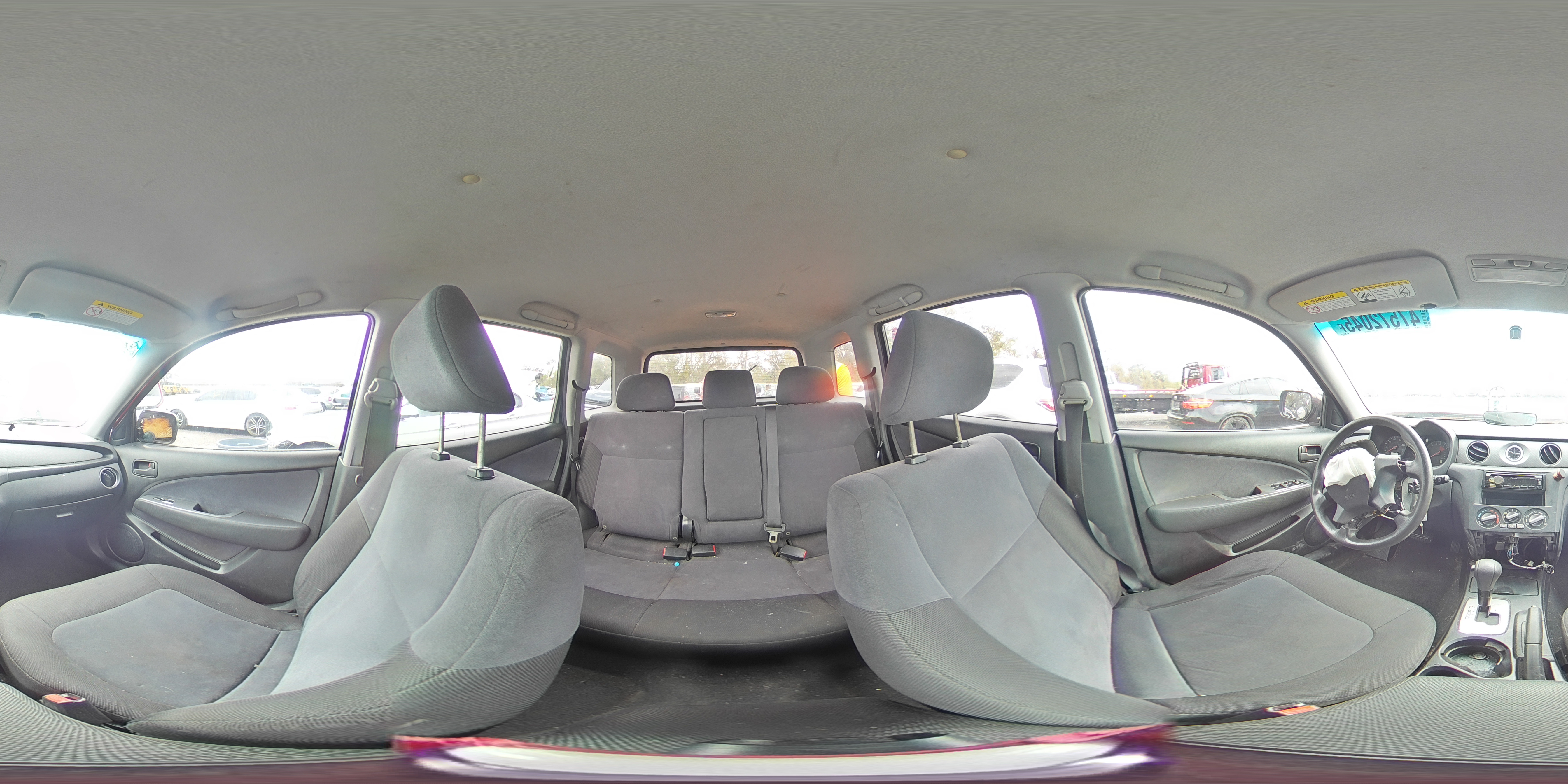 2003 Mitsubishi Outlander - Image 13