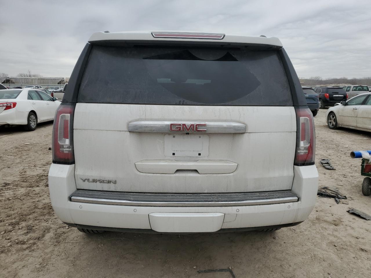 2018 GMC Yukon - Image 6
