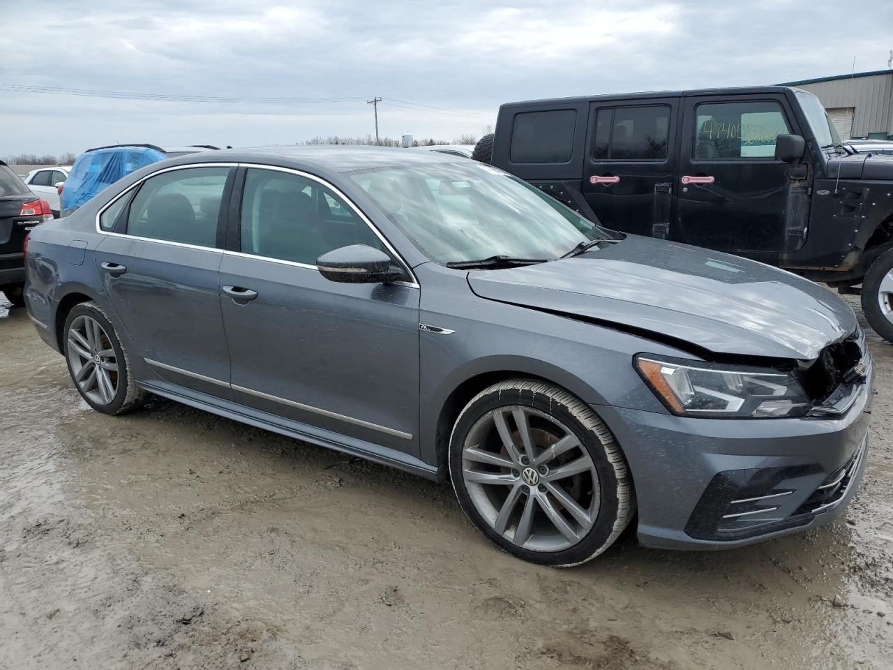 2017 Volkswagen Passat - Image 4