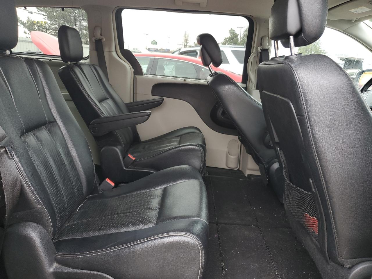 2013 Chrysler Town & Country - Image 11