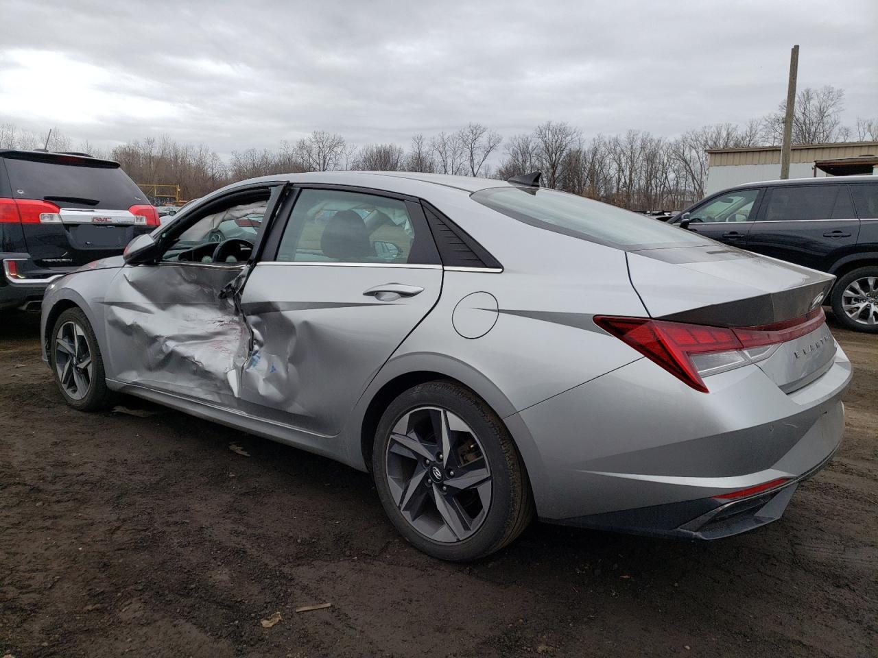 2022 Hyundai Elantra - Image 2