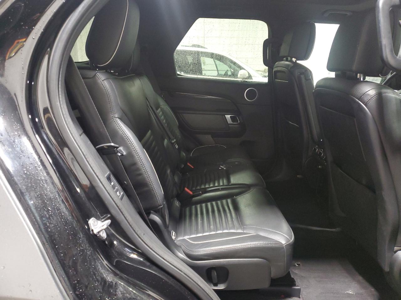 2018 Land Rover Discovery - Image 11