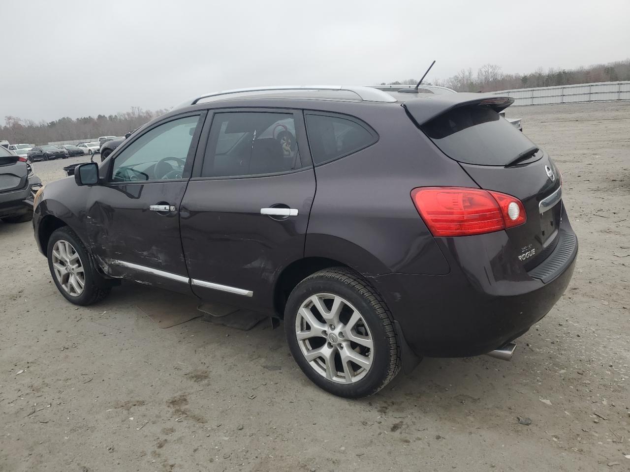 2013 Nissan Rogue - Image 2