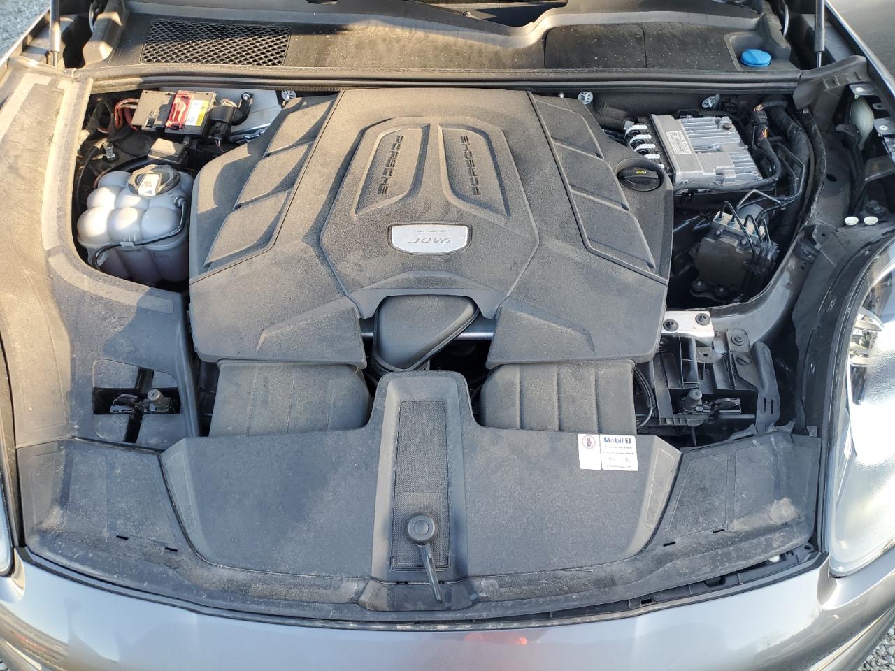 2019 Porsche Cayenne - Image 12