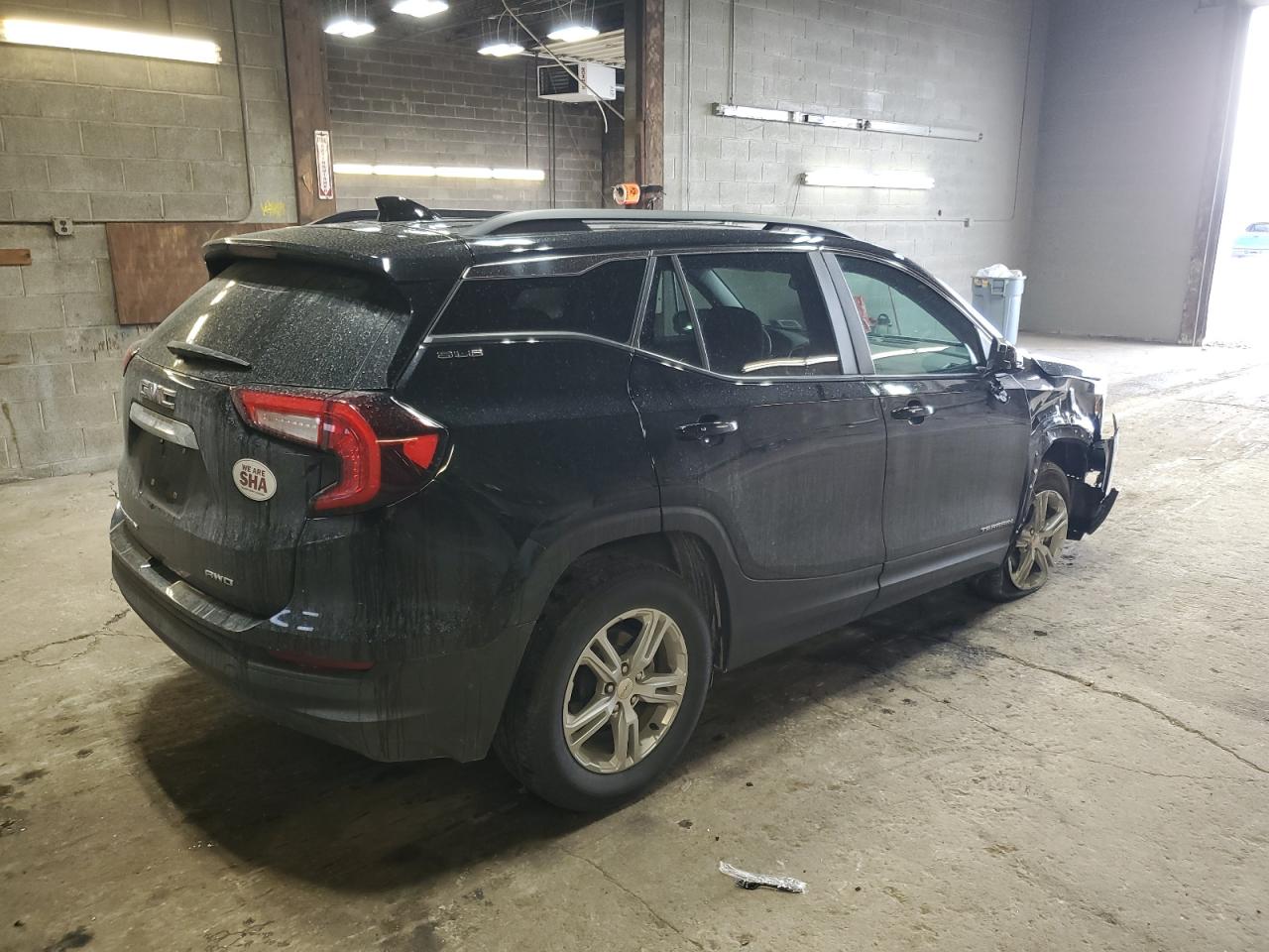 2022 GMC Terrain - Image 3