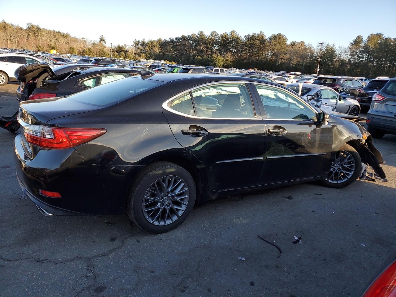 2018 Lexus ES - Image 3