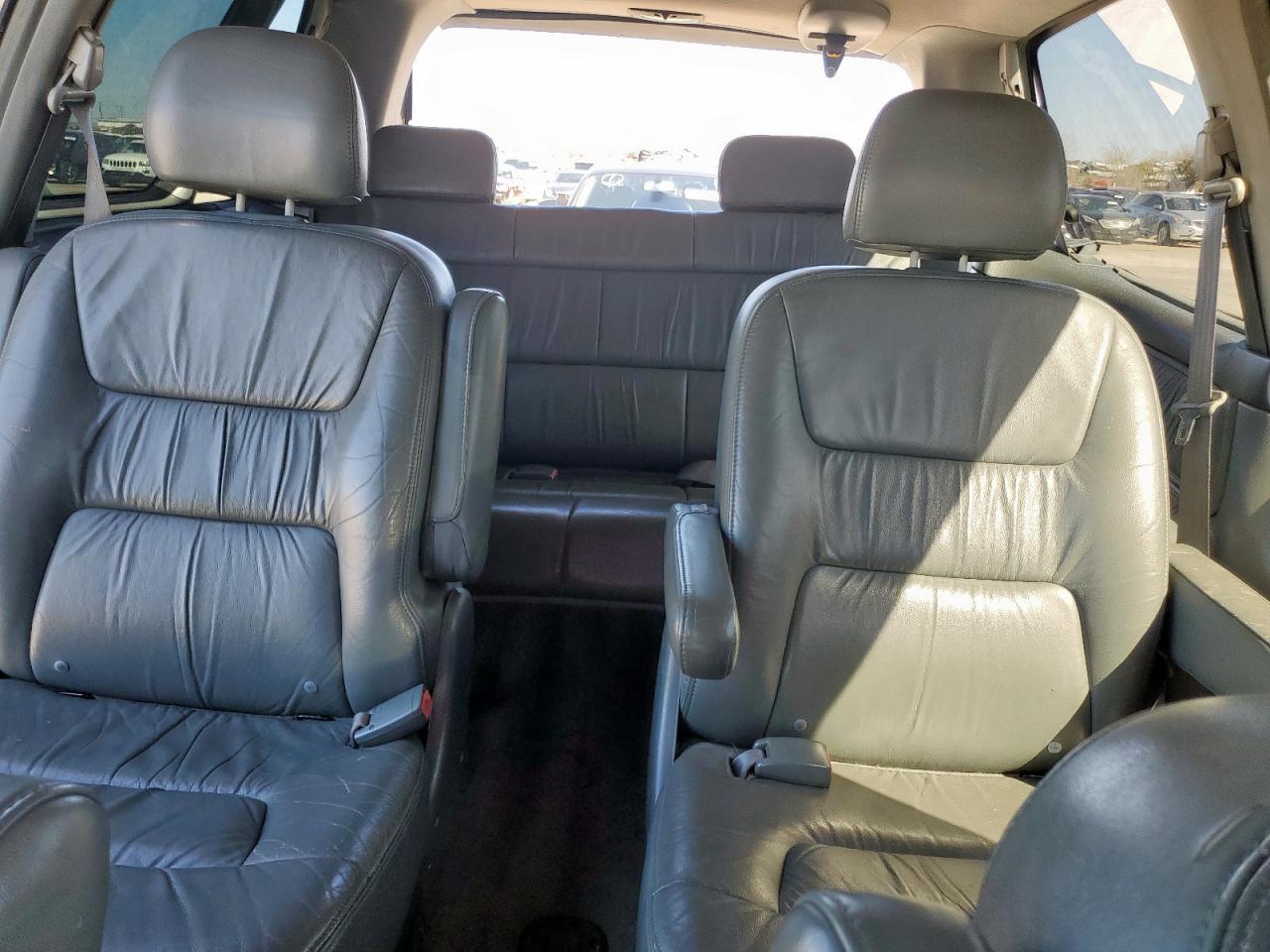 2004 Honda Odyssey - Image 10