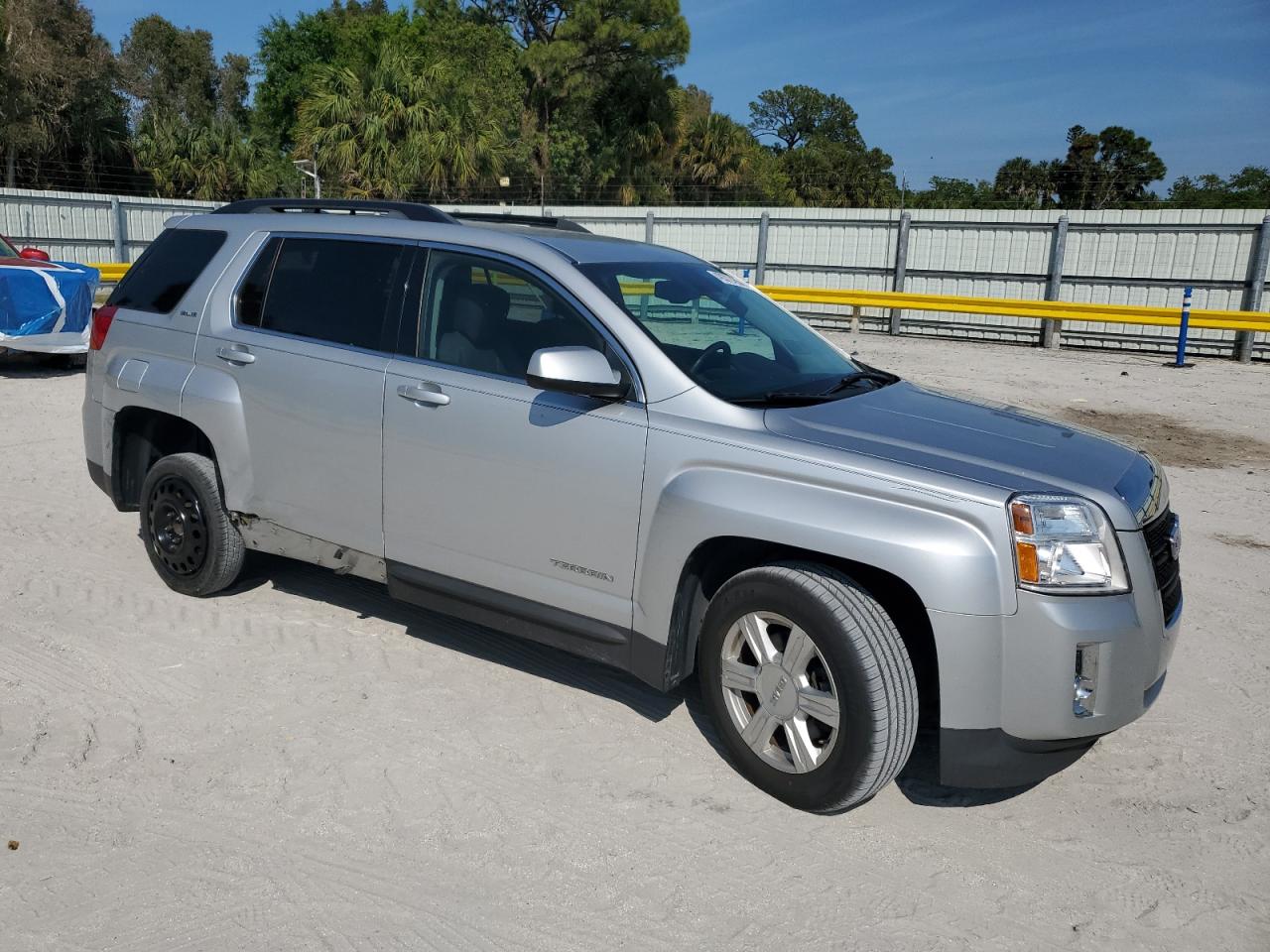 2015 GMC Terrain - Image 4