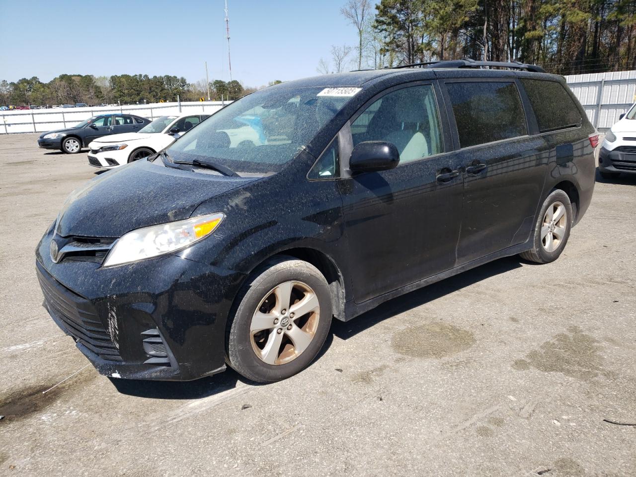 2018 Toyota Sienna Le იყიდება Dunn-ში, NC - Front End