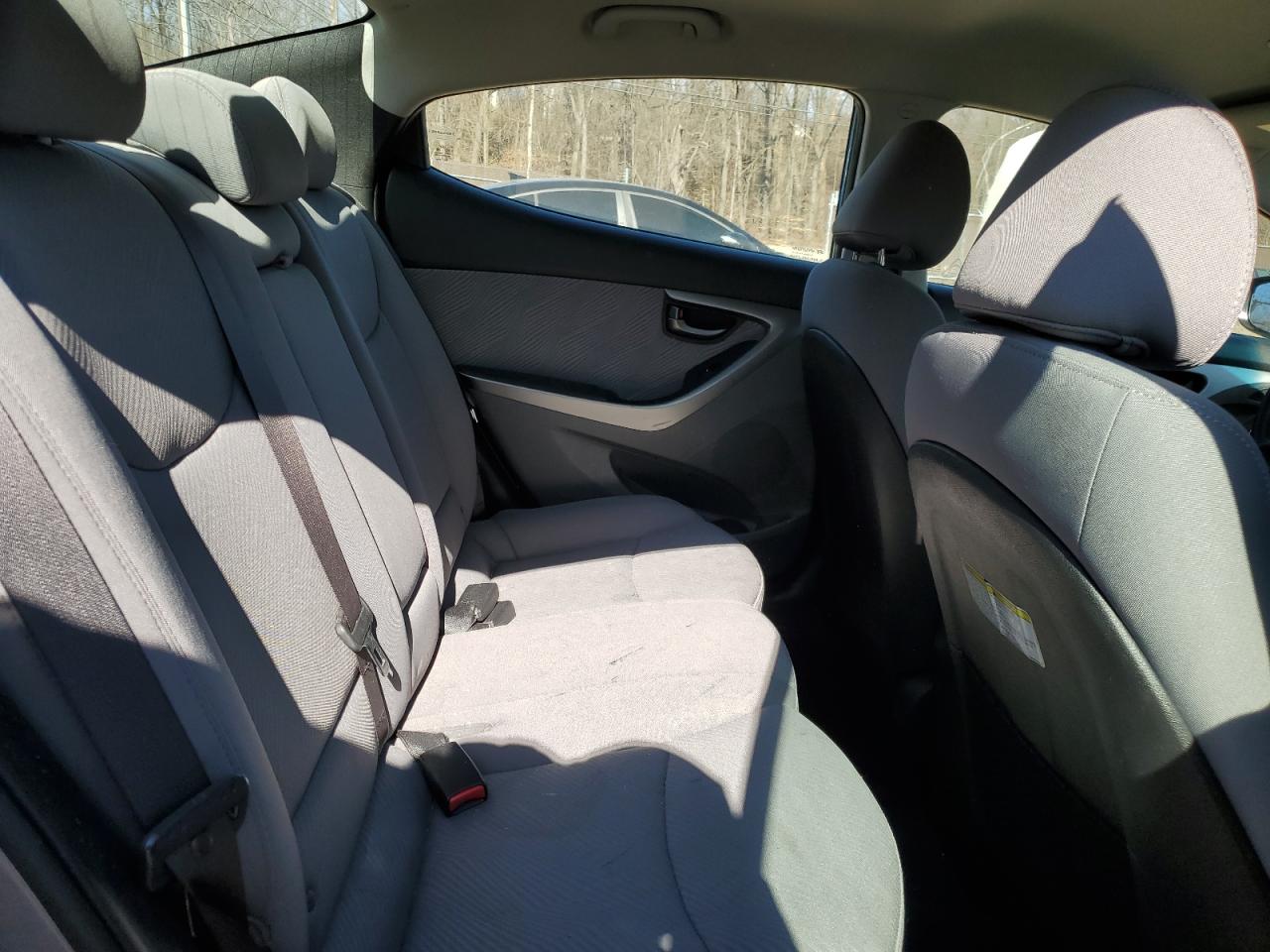 2013 Hyundai Elantra - Image 11