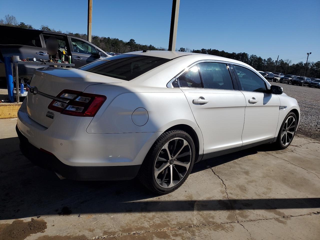 2014 Ford Taurus - Image 3