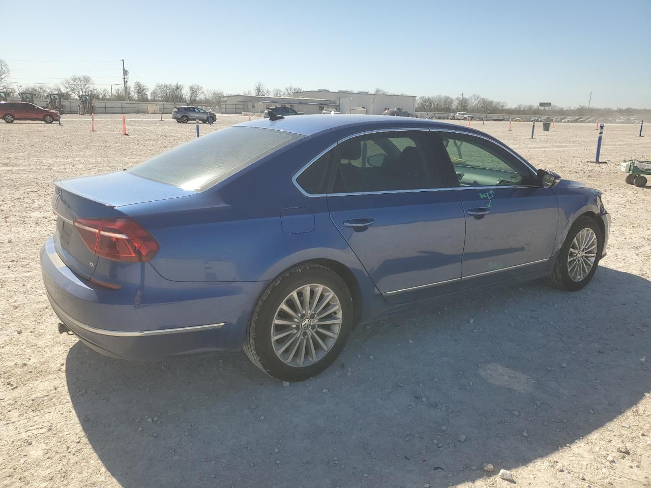 2017 Volkswagen Passat - Image 3