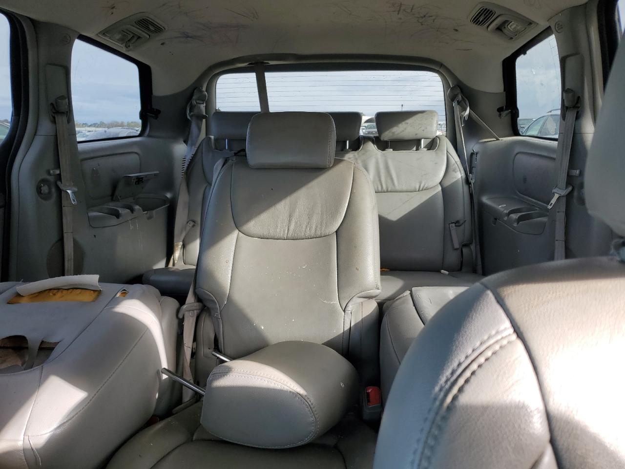 2009 Toyota Sienna - Image 10