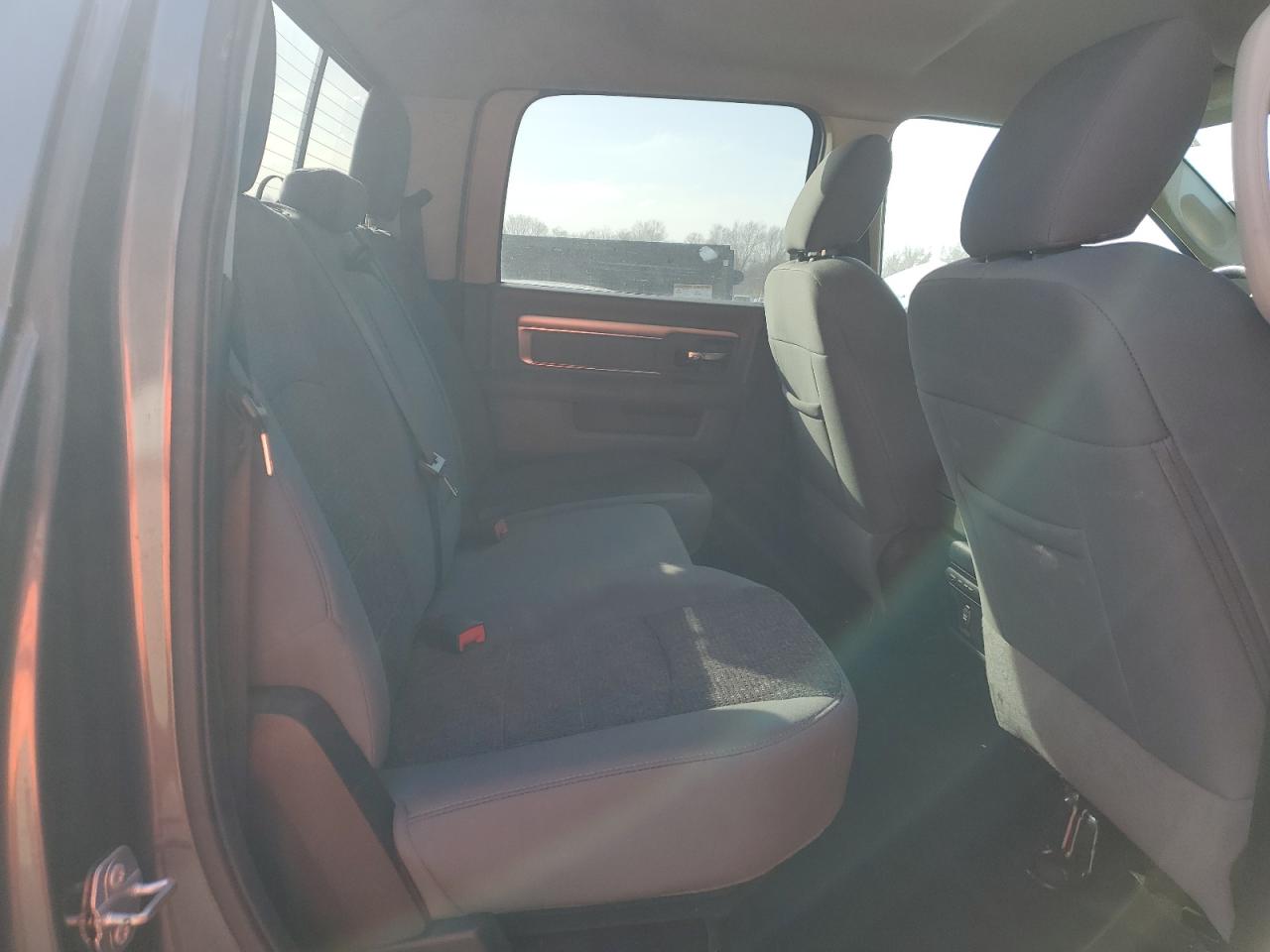 2016 RAM 1500 - Image 10