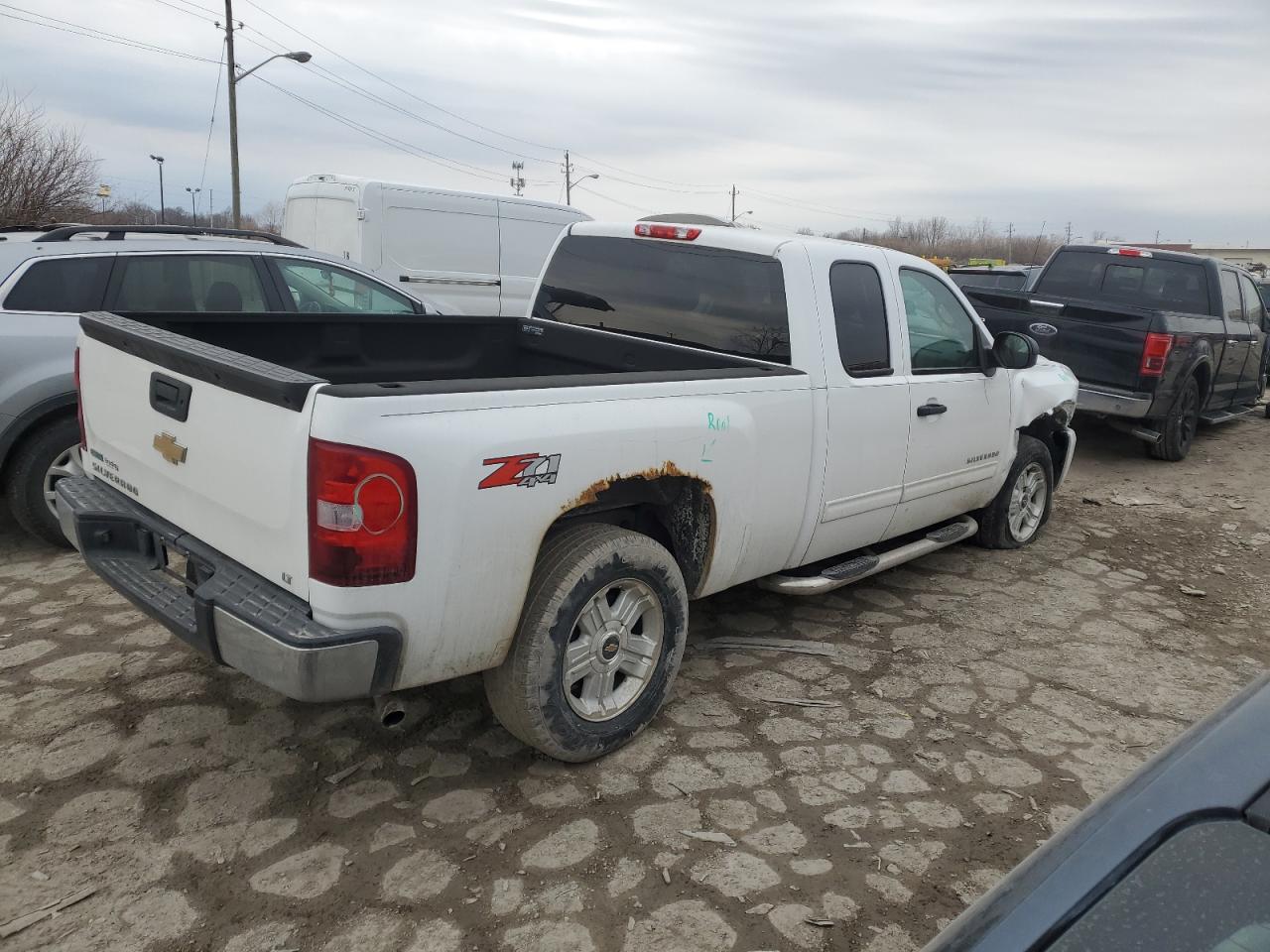 2011 Chevrolet Silverado - Image 3