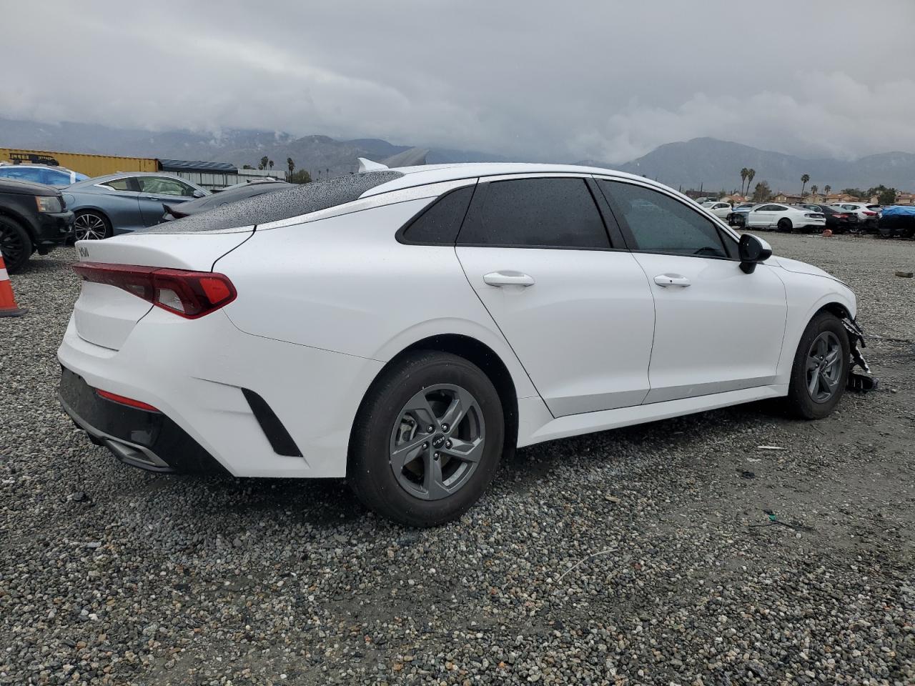 2024 Kia K5 - Image 3