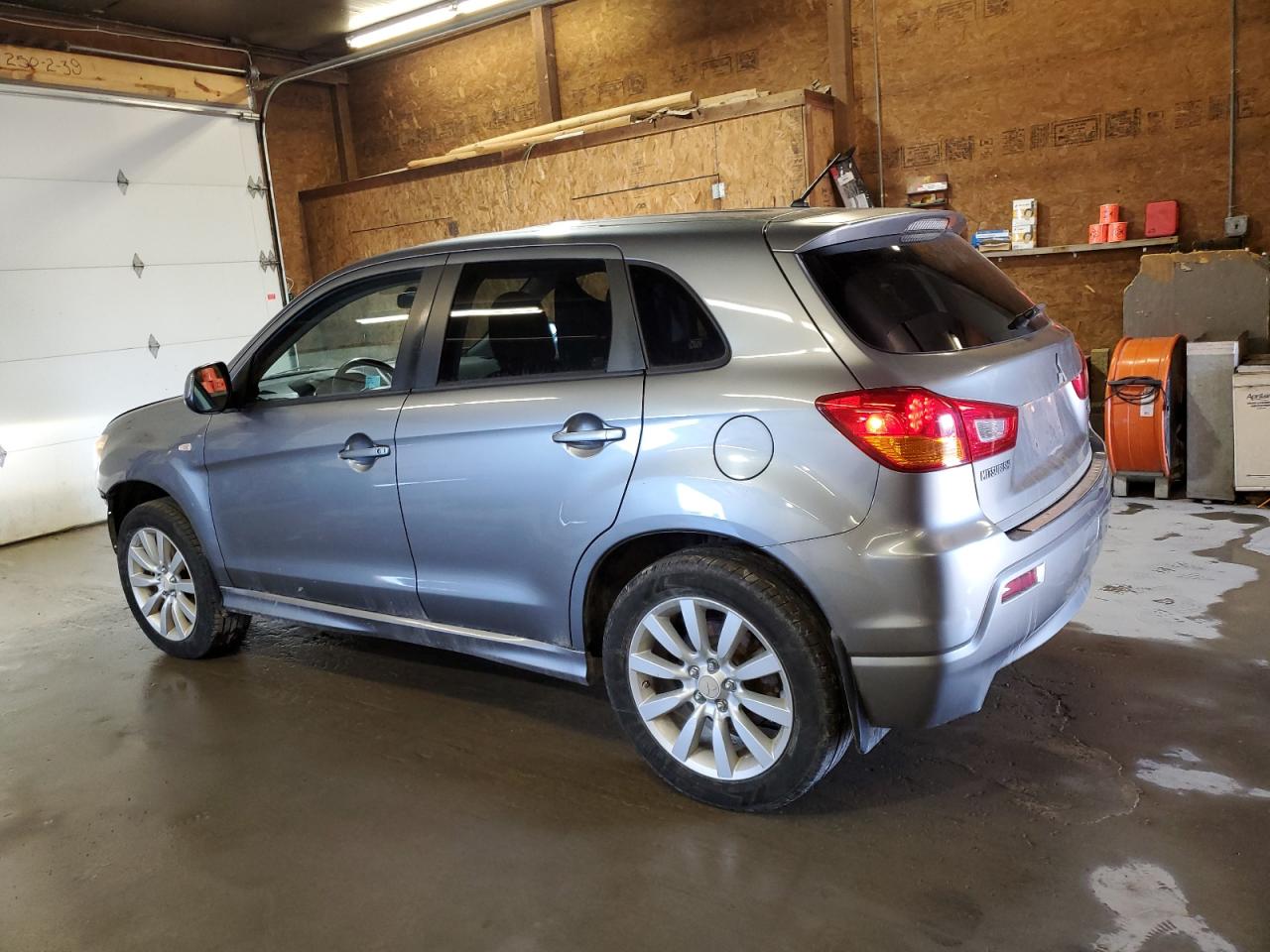 2011 Mitsubishi Outlander - Image 2