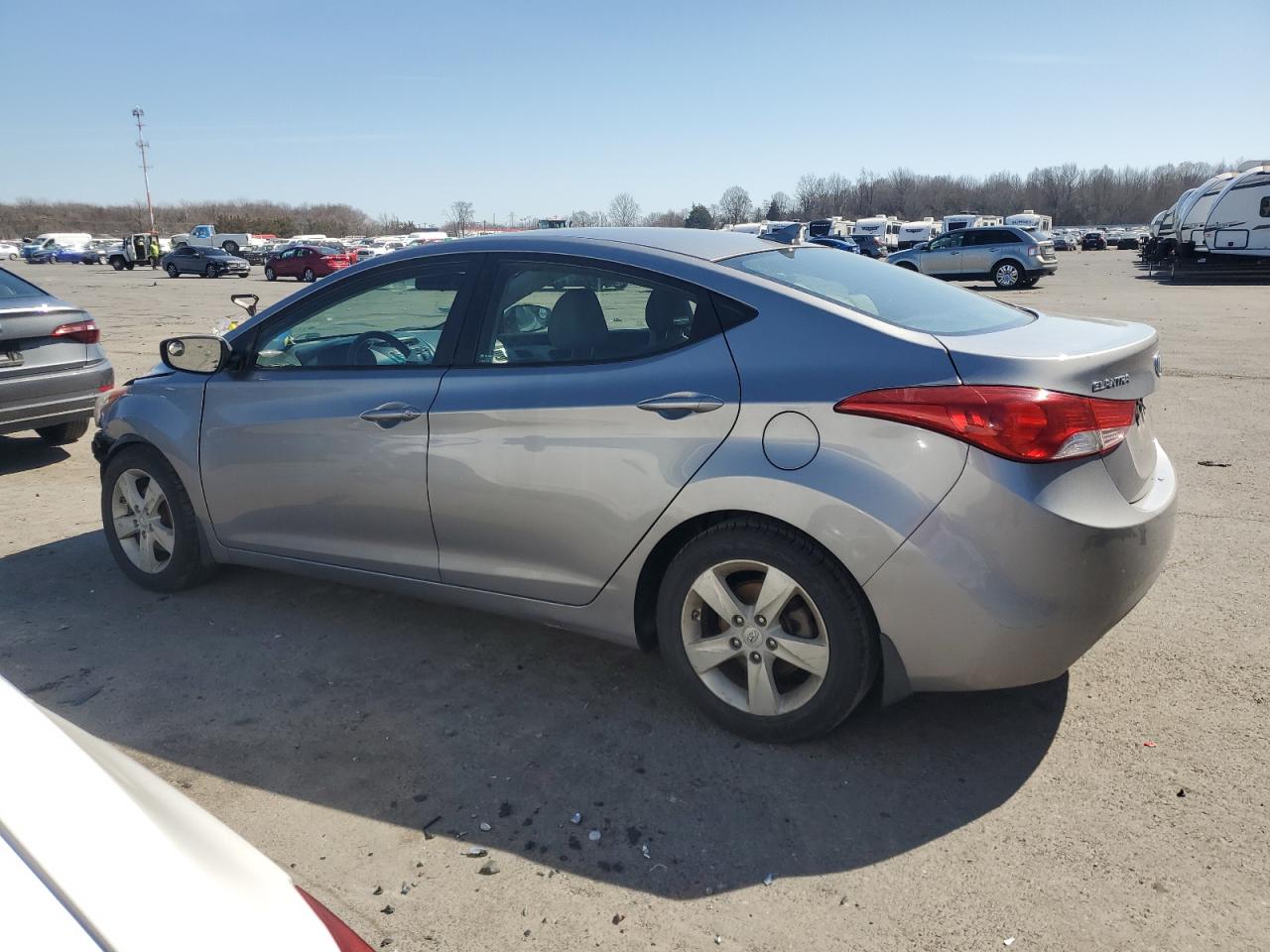 2013 Hyundai Elantra - Image 2