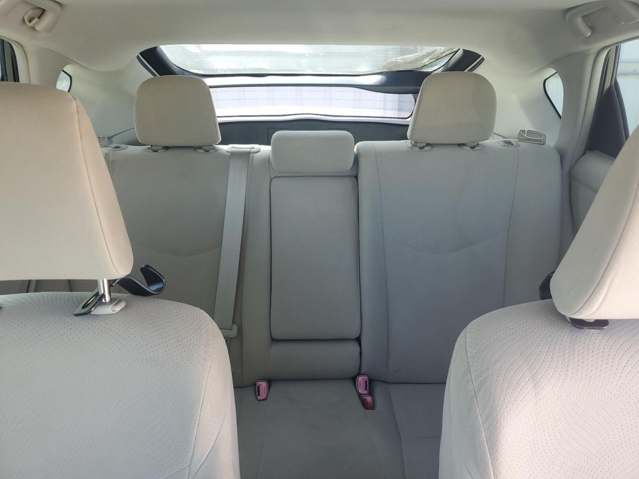 2011 Toyota Prius - Image 10