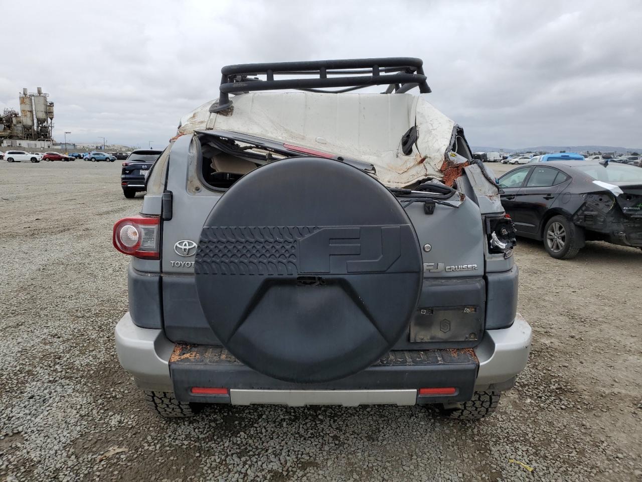 2014 Toyota FJ Cruiser - Image 6