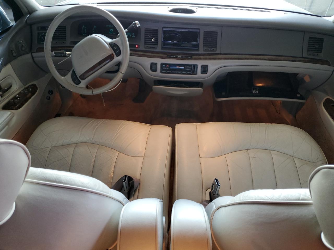 1996 Lincoln Town Car - Image 8