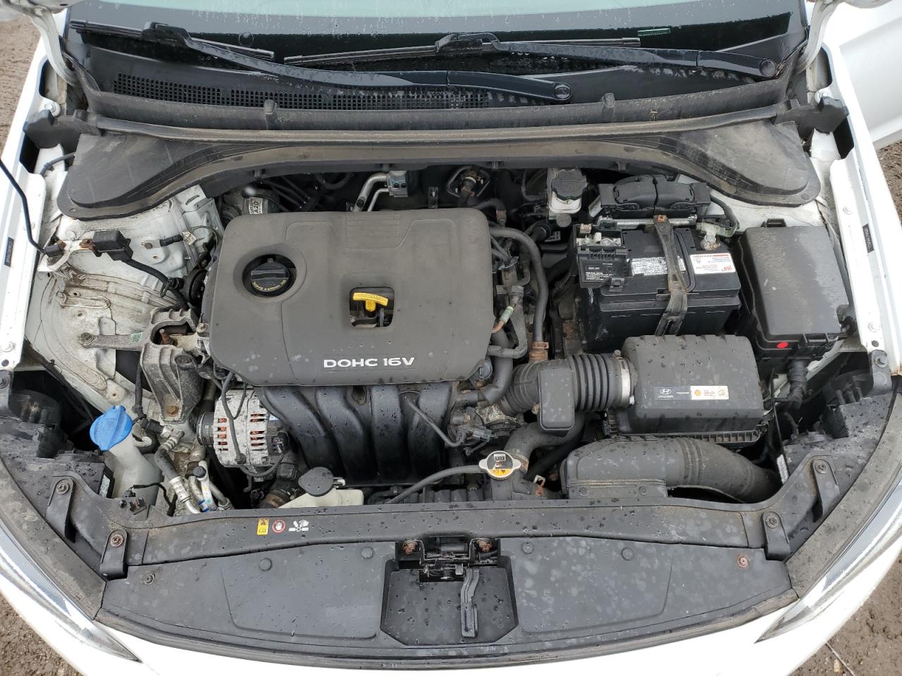 2017 Hyundai Elantra - Image 11