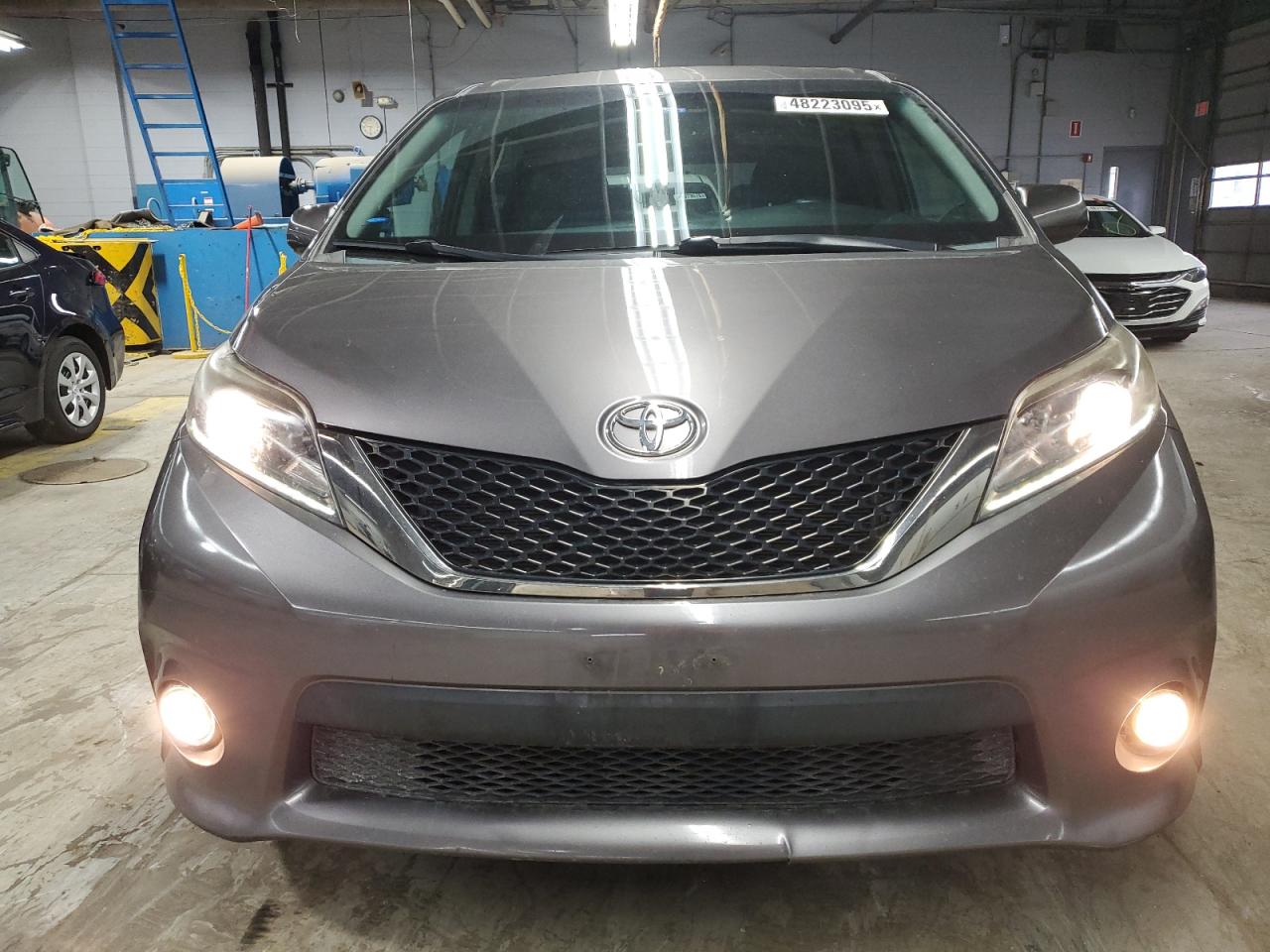 2015 Toyota Sienna - Image 5