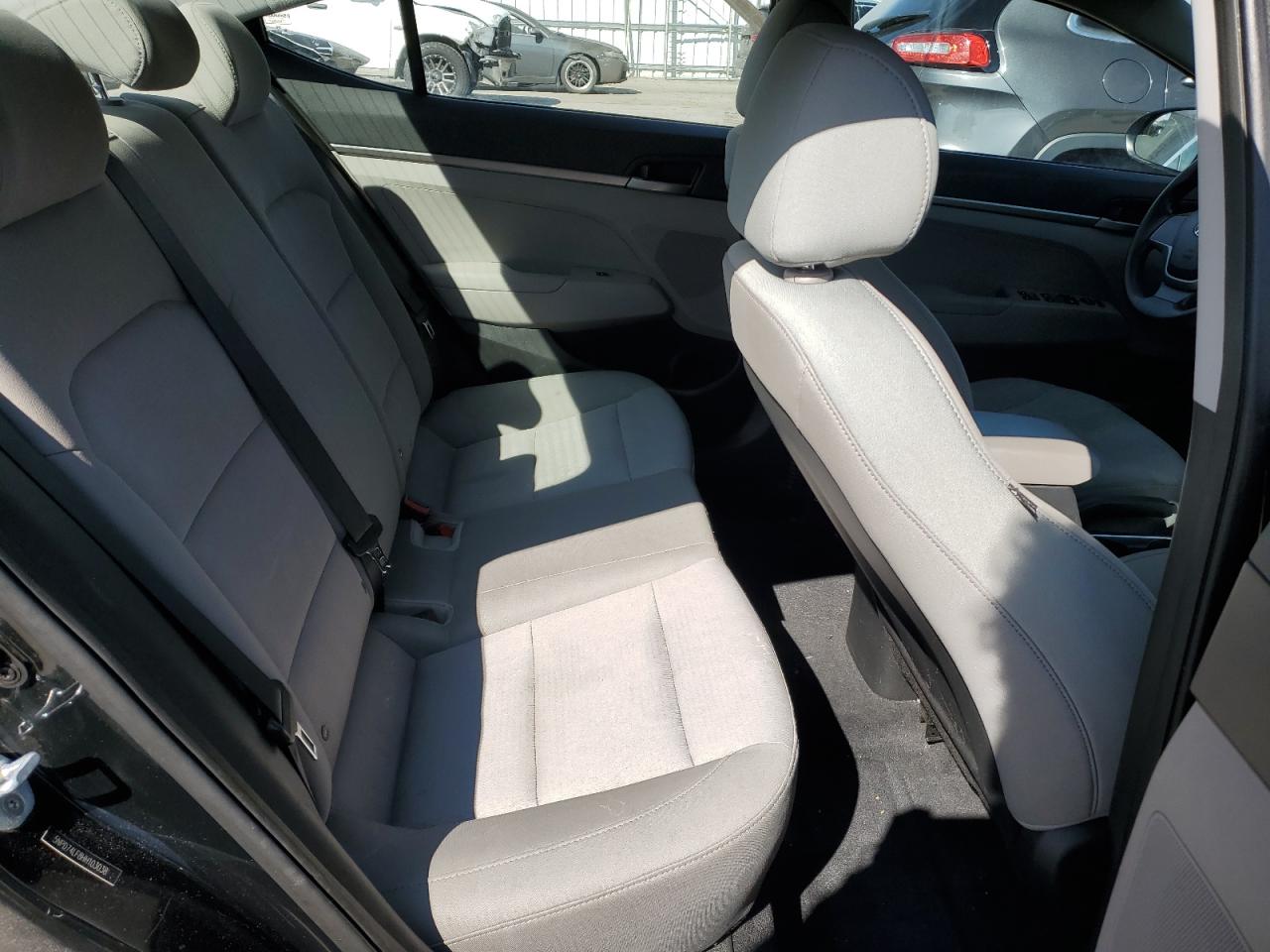 2017 Hyundai Elantra - Image 11