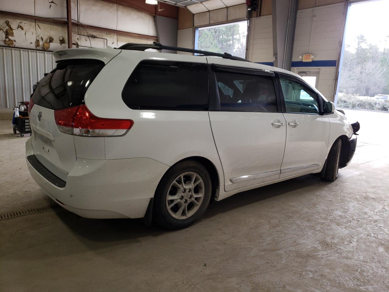 2012 Toyota Sienna - Image 3