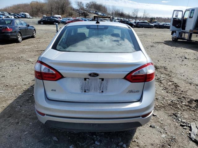 Sedans FORD FIESTA 2016 Srebrny