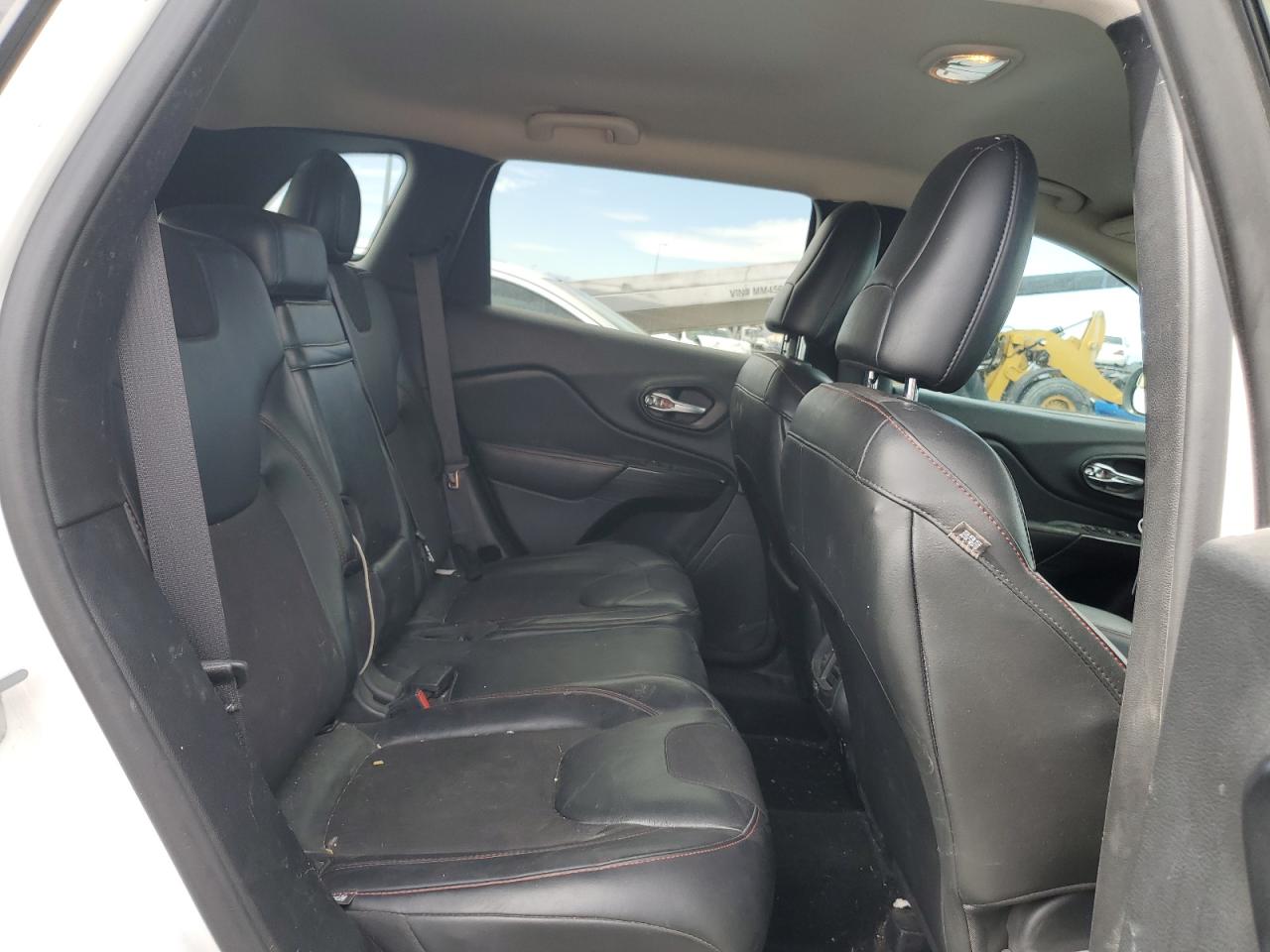 2015 Jeep Cherokee - Image 11