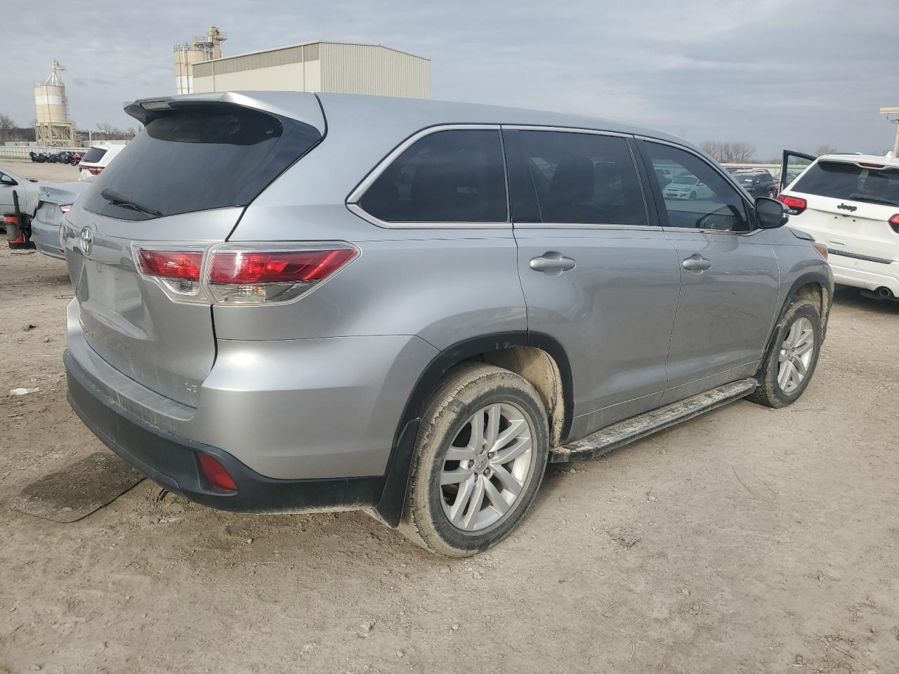 2015 Toyota Highlander - Image 3