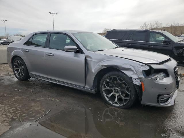  CHRYSLER 300 2018 Srebrny