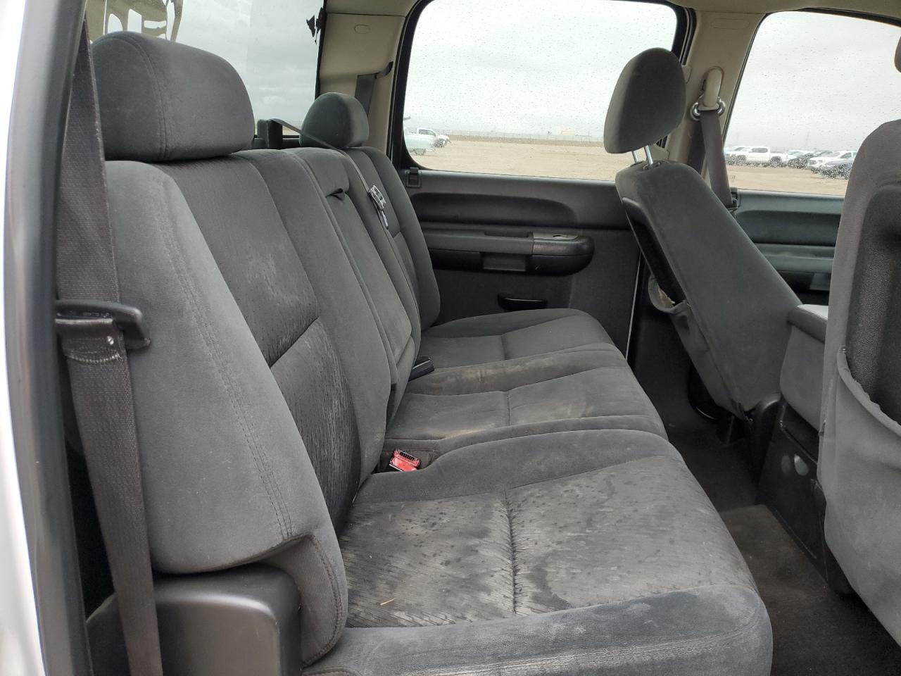 2009 Chevrolet Silverado - Image 11