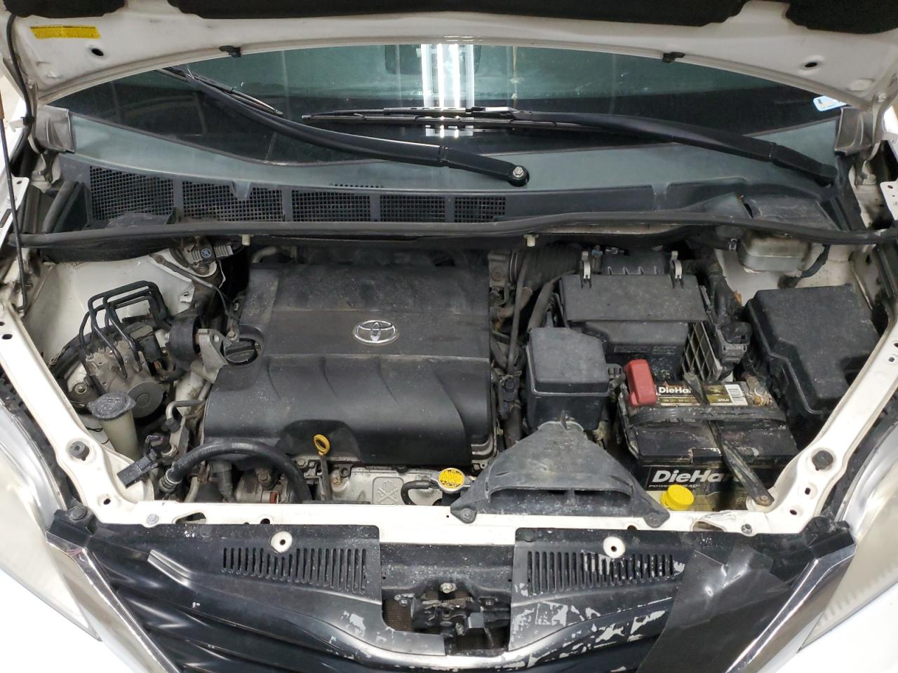2011 Toyota Sienna - Image 12