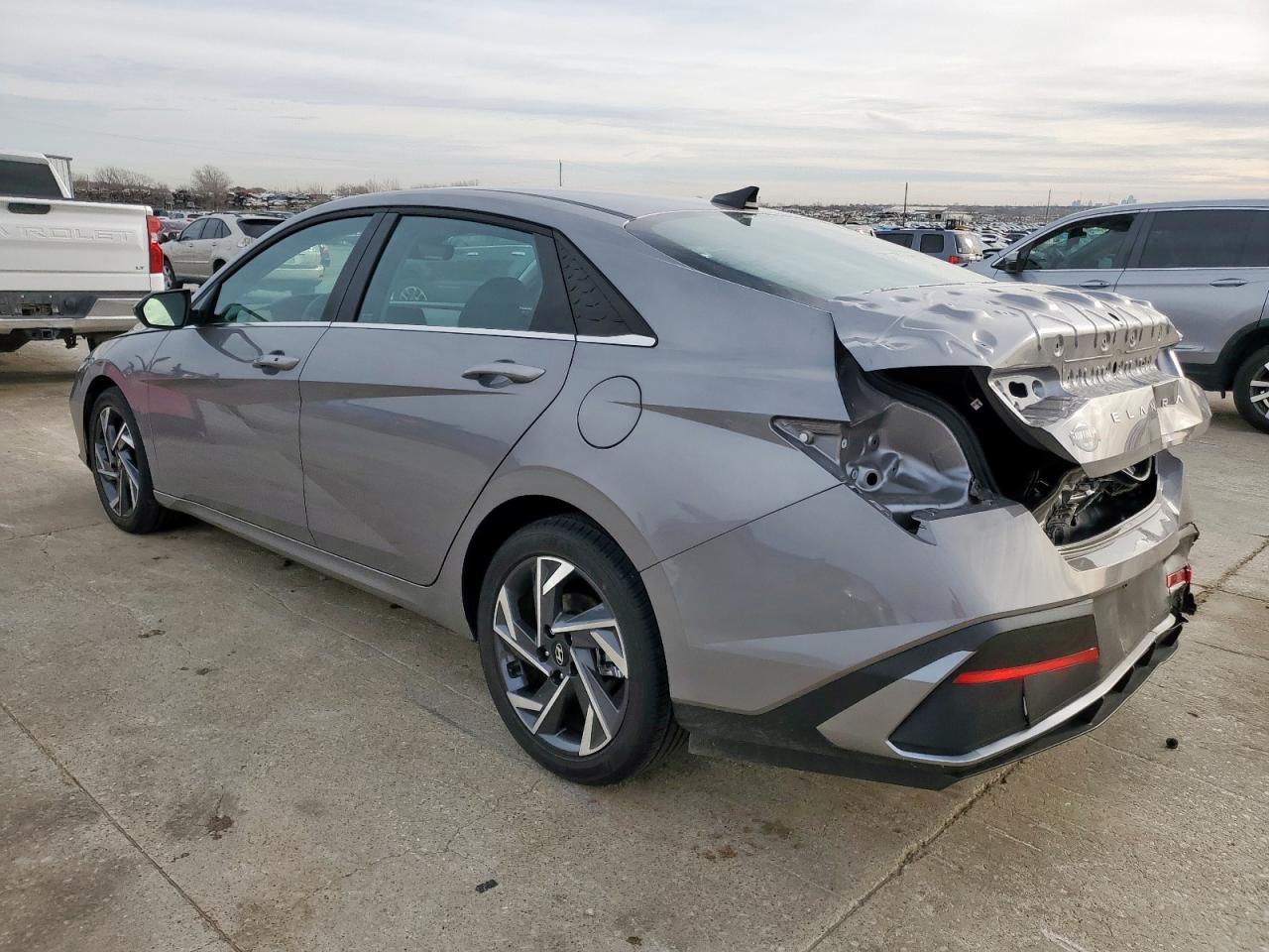 2024 Hyundai Elantra - Image 2