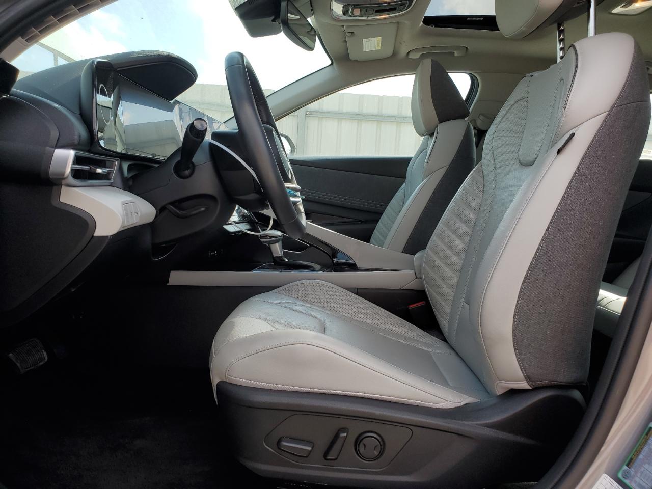 2024 Hyundai Elantra - Image 7