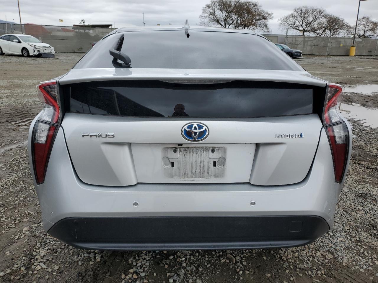 2018 Toyota Prius - Image 6