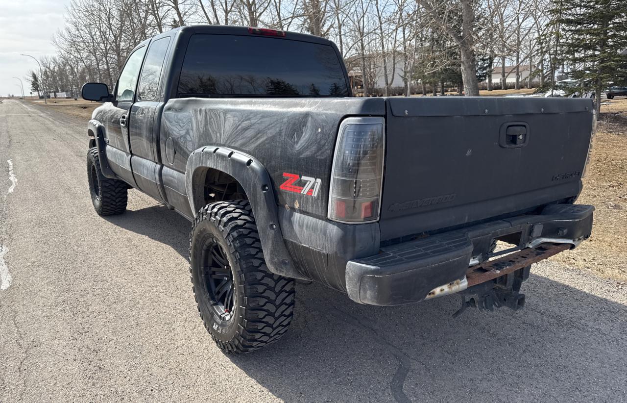 2000 Chevrolet Silverado - Image 3