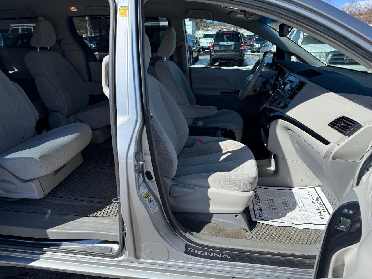 2011 Toyota Sienna - Image 5