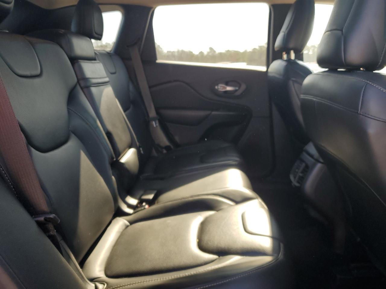 2015 Jeep Grand Cherokee - Image 10