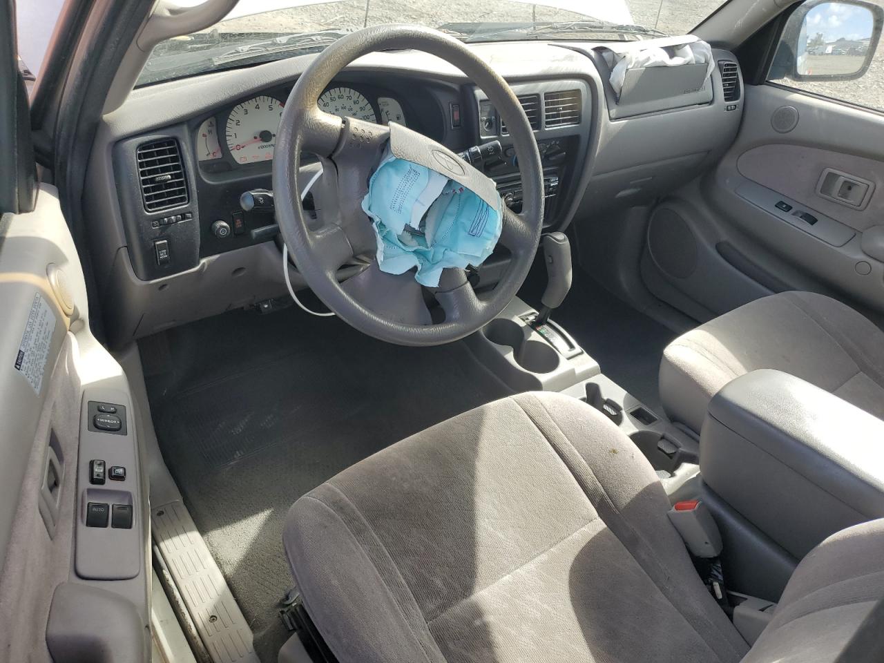 2004 Toyota Tacoma - Image 8