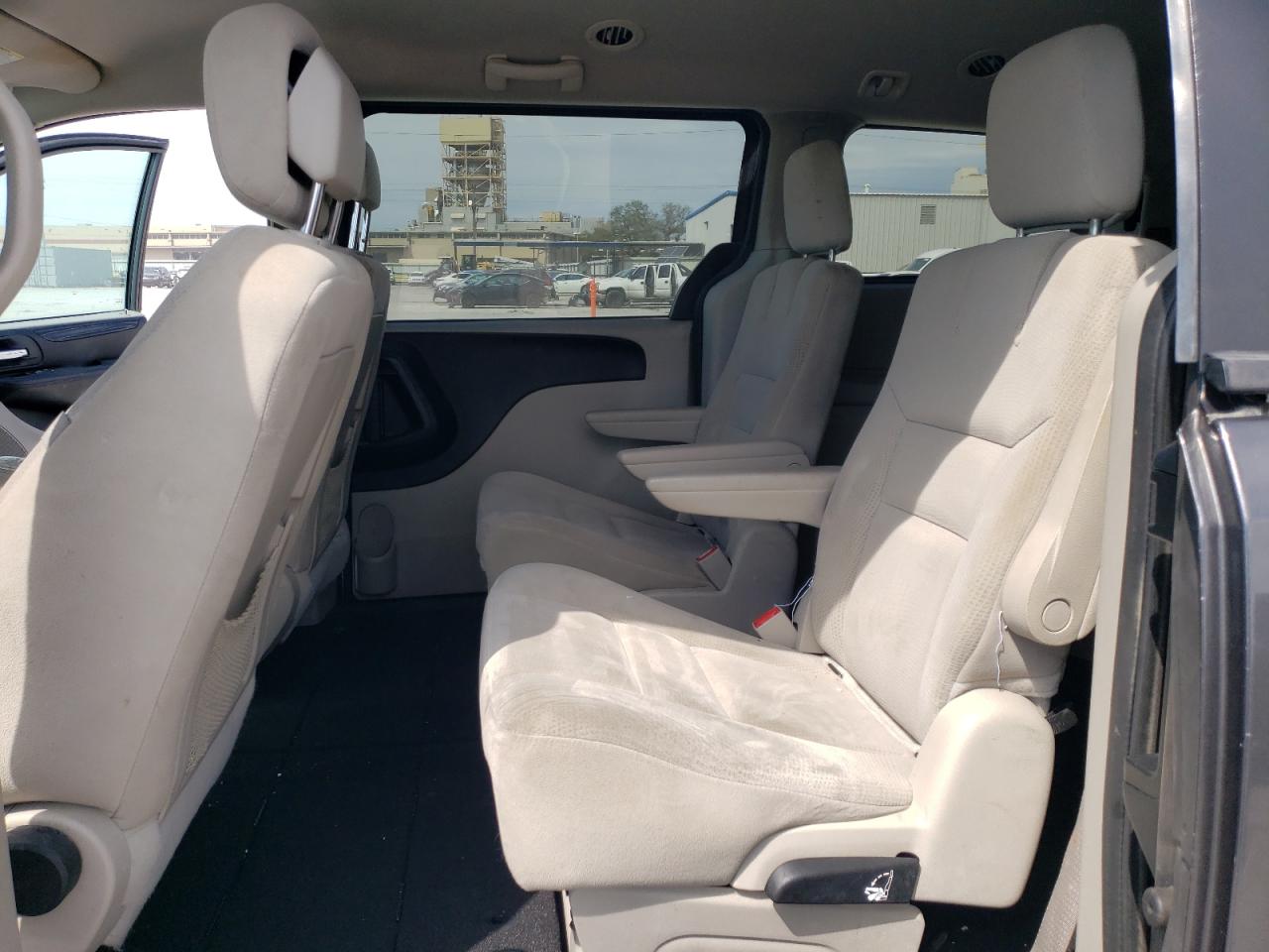 2016 Dodge Caravan - Image 11