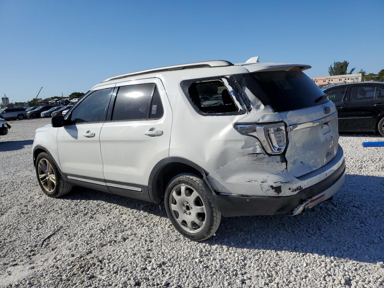 2016 Ford Explorer - Image 2