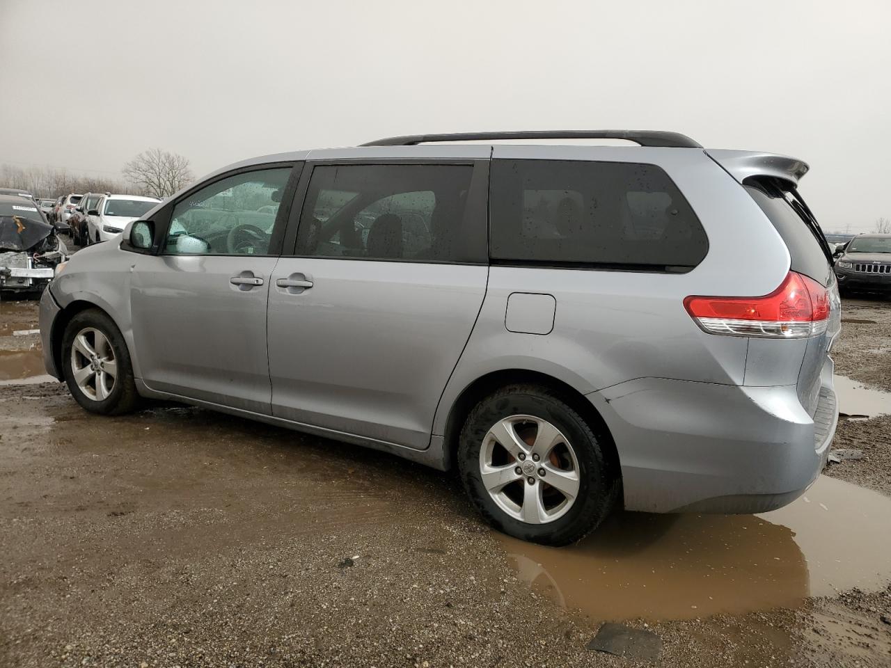2013 Toyota Sienna - Image 2