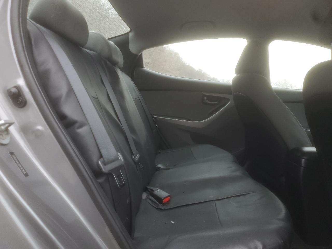 2013 Hyundai Elantra - Image 11