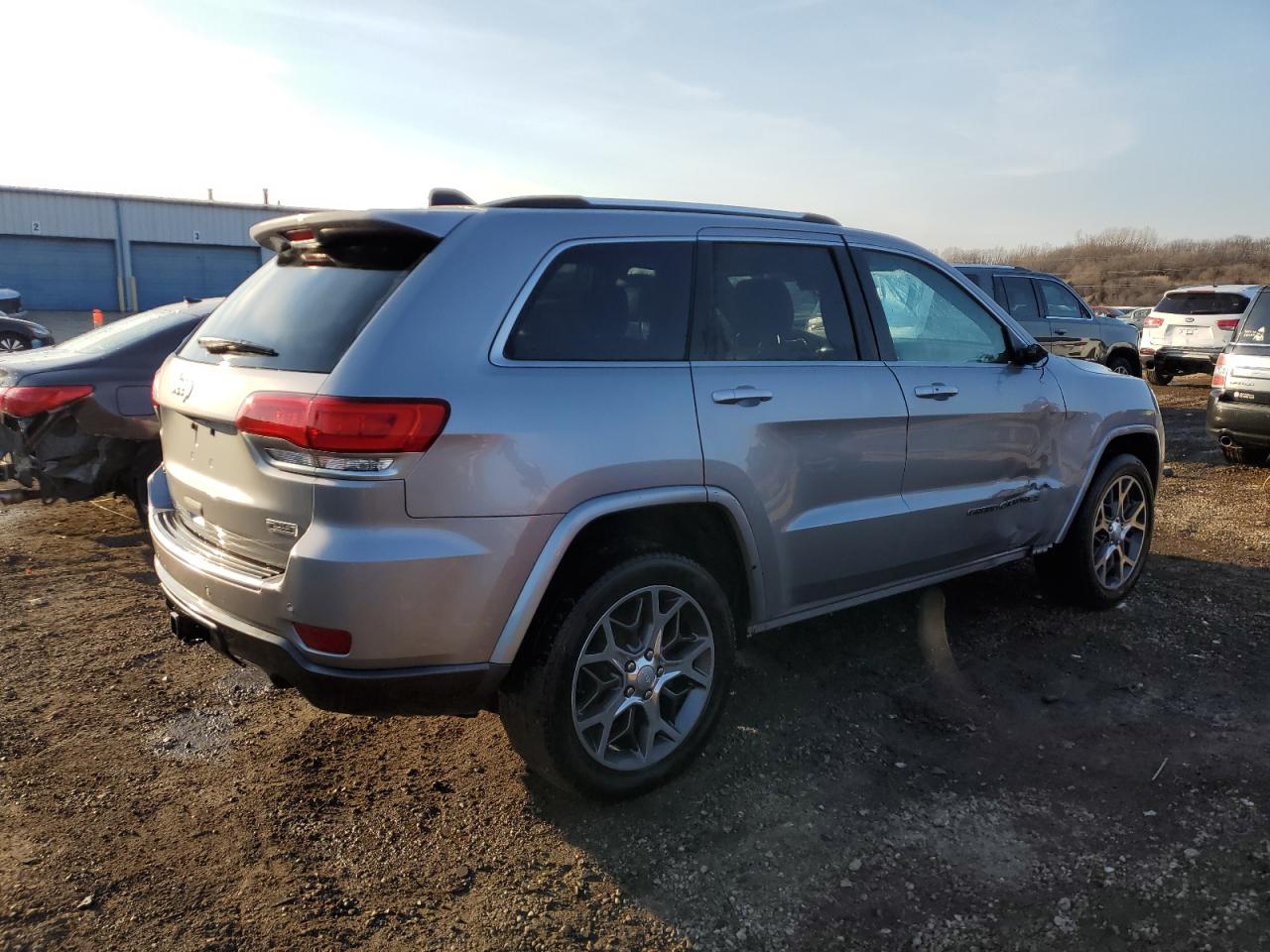 2018 Jeep Grand Cherokee - Image 3