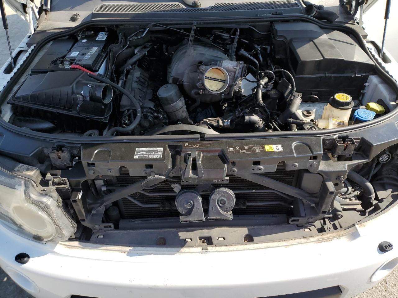 2012 Land Rover LR4 - Image 12